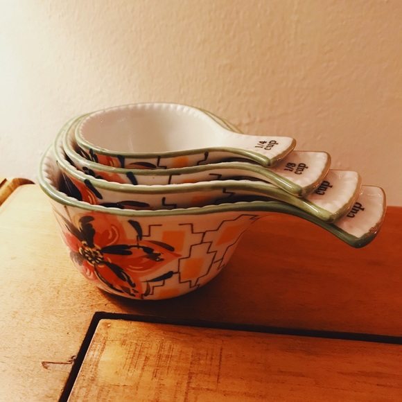 Other - Adorable measuring cups